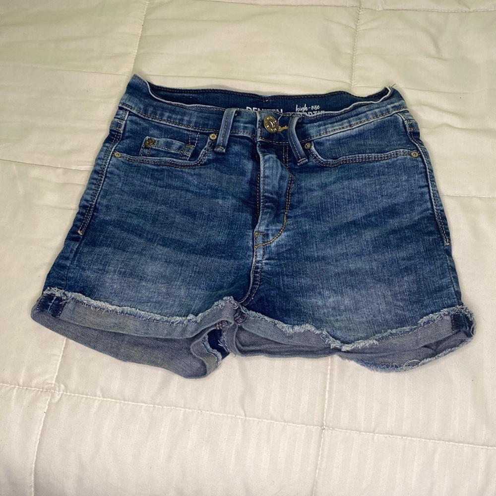 Size 00 denizen by levi’s shorts